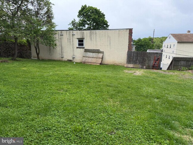 Building Photo - 117 Elm Ave