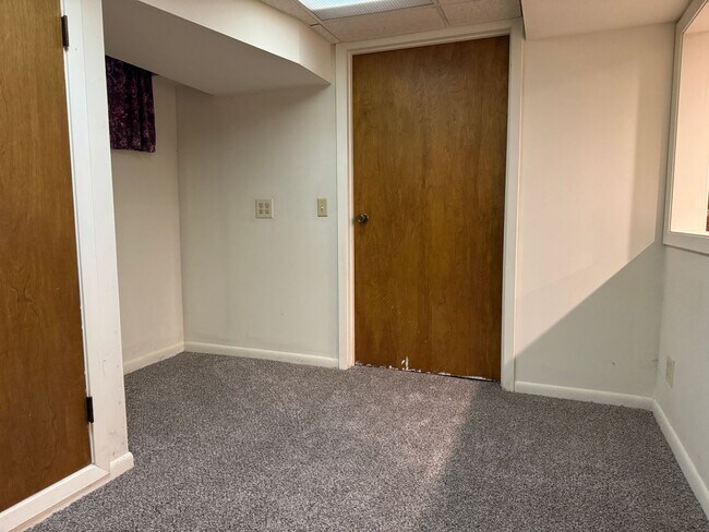 Building Photo - Charming Home For Rent Near UNO & Aksarben