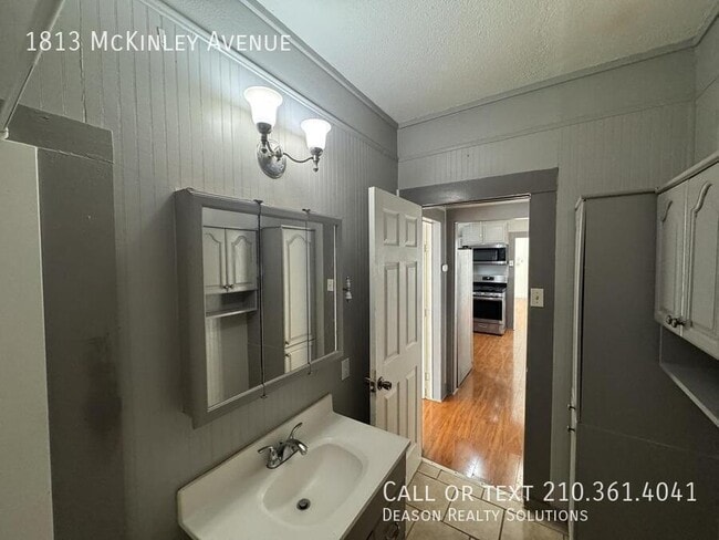 Building Photo - 1813 McKinley Ave