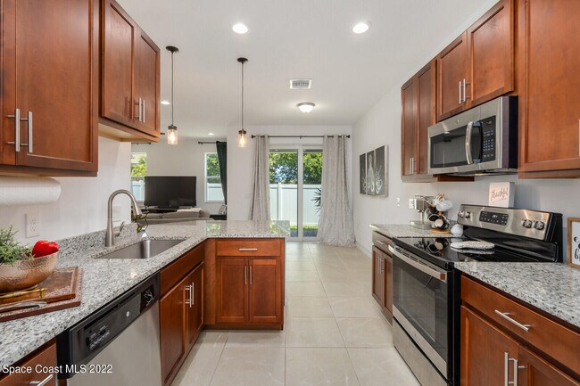 Building Photo - 1470 Isabella Dr