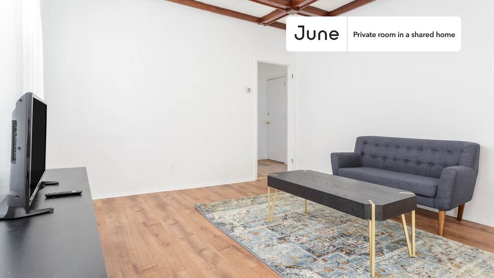 Building Photo - Room in Shared 4 bed/1 bath home