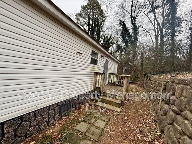 Building Photo - 8831 Nelson Rd