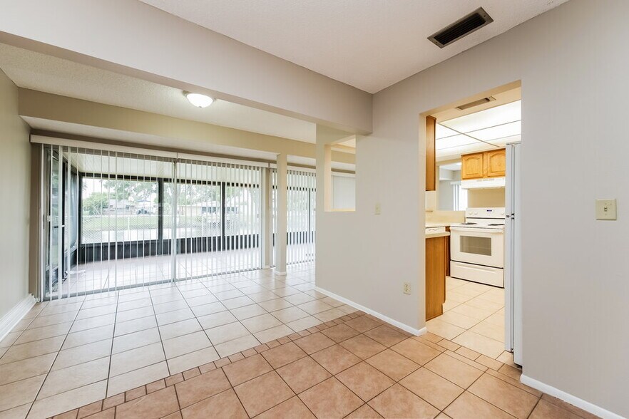 Building Photo - 2179 Alton Rd