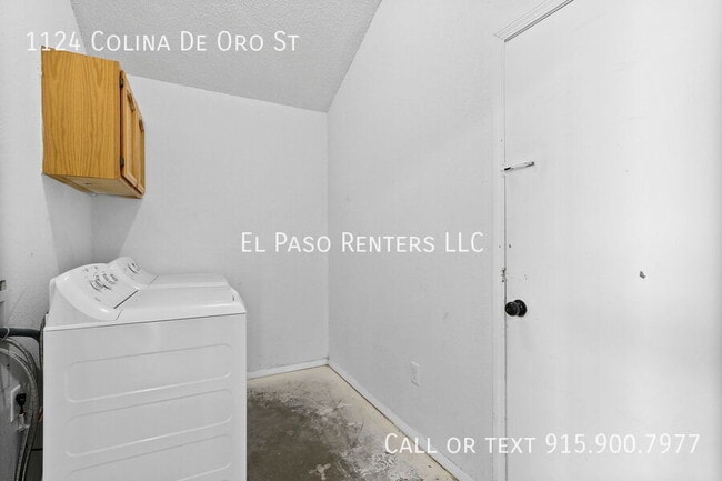 Building Photo - 1124 Colina De Oro St