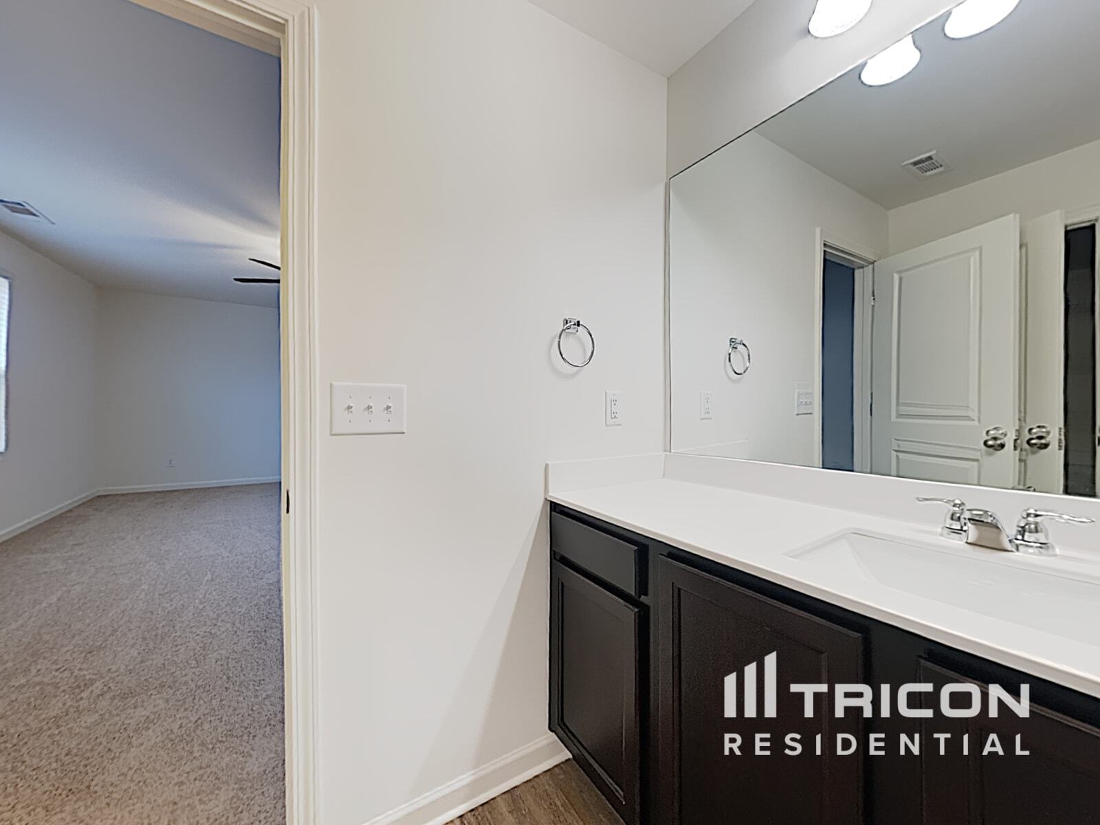 Building Photo - 2137 Hudson Dr