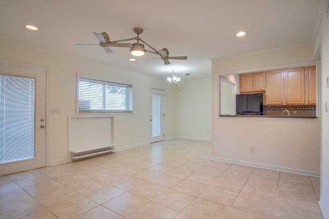 Building Photo - Stylish Condo in Waterfront Bayview Terrace – Updated Interiors, In-Unit Washer/Dryer, Access to ...