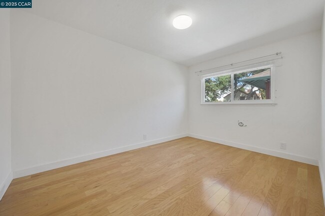 Building Photo - 2134 McGee Ave