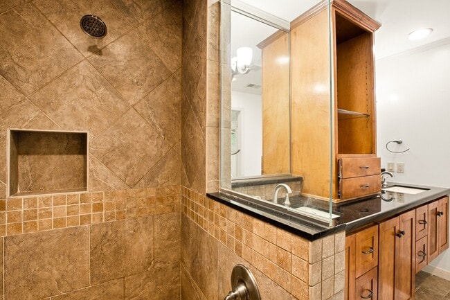 Building Photo - 5238 Kinglet St
