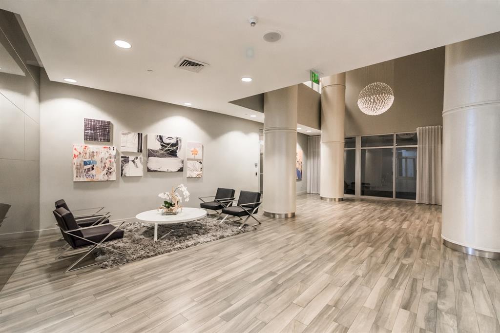 Building Photo - 1750 N Bayshore Dr