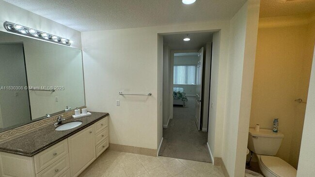 Building Photo - 19 Harbour Isle Dr W