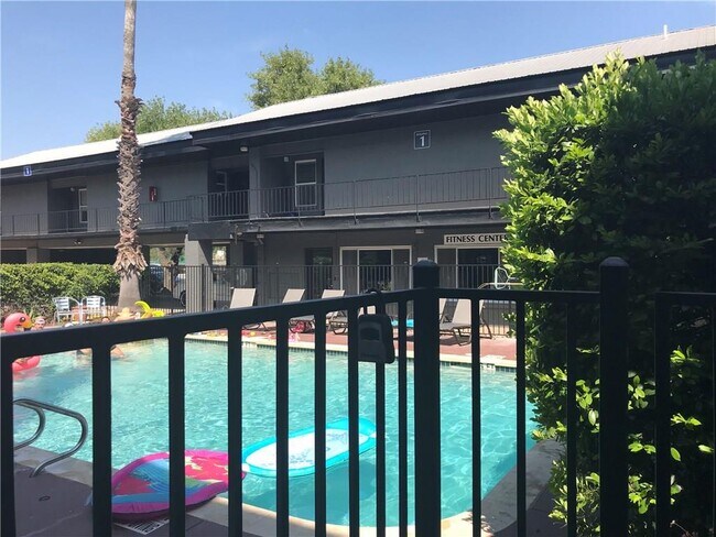 Building Photo - 2020 S Congress Ave