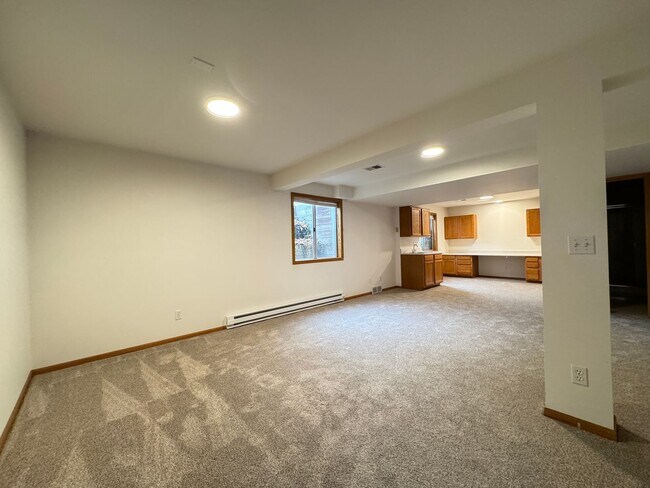 Building Photo - Beautiful home in English Ranch subdivision