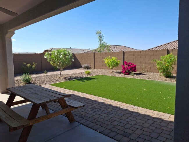 Building Photo - NEWER BUILD IN BEAUTIFUL GATED PHOENIX COMMUNITY!