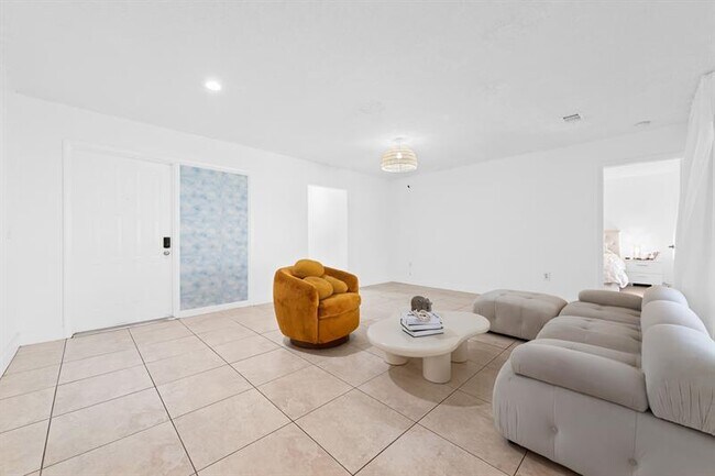 Building Photo - 563 SW 169th Ave