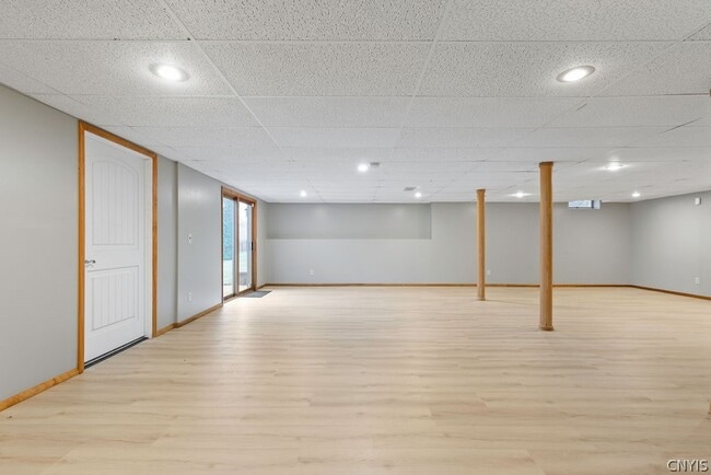 Building Photo - 3293 Greenleafe Dr