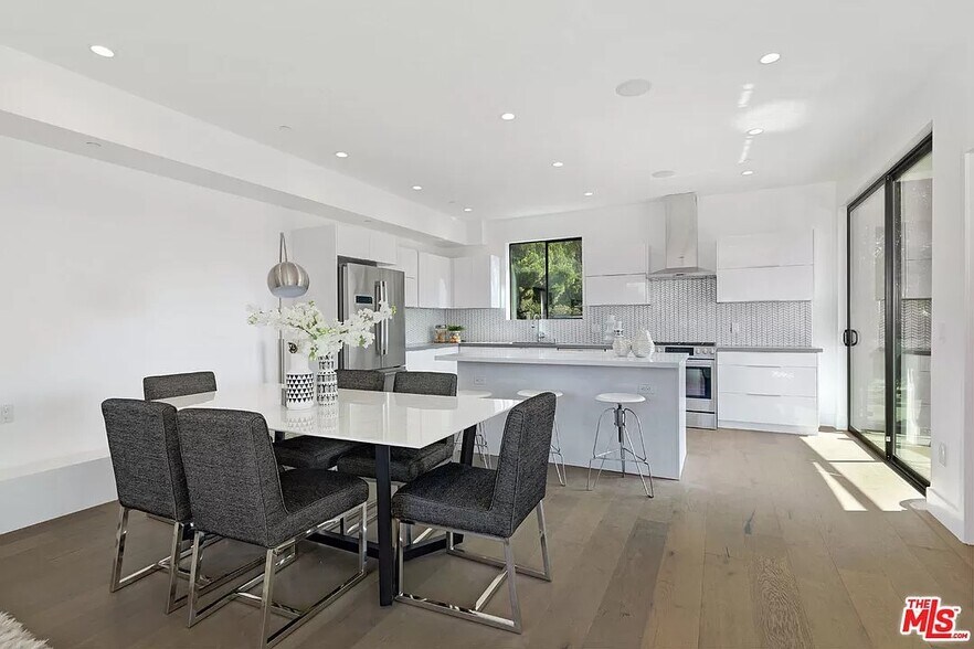 2nd level great room - 6077 Hargis St