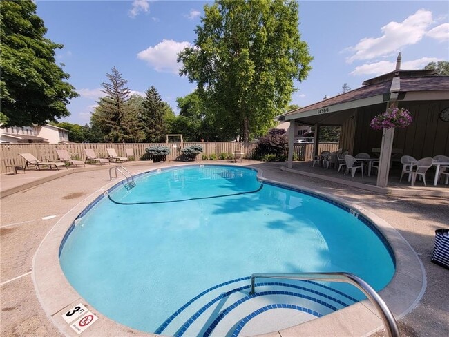 Building Photo - 14321 Fairway Dr