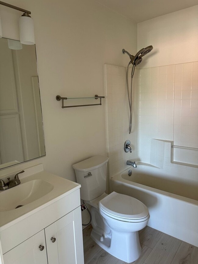 Building Photo - Significant rent reduction! Beautiful home in gated golf course community
