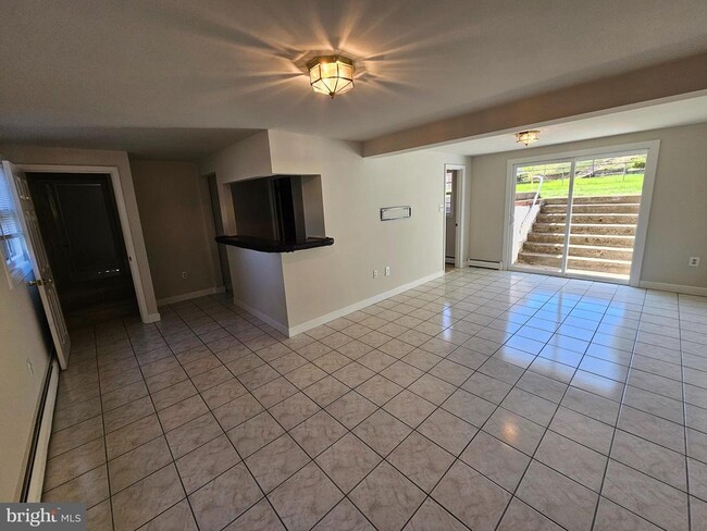 Building Photo - 14236 Caroline St