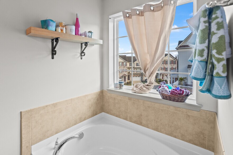 Building Photo - 14 Indiana Cir