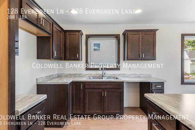 Building Photo - 128 Evergreen Ln