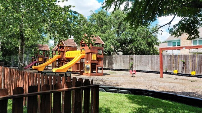 Building Photo - 12210 Ravenmoor Dr