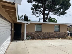 Building Photo - Beautifully Remodeled 3 Bedroom 2 Bath Hom...