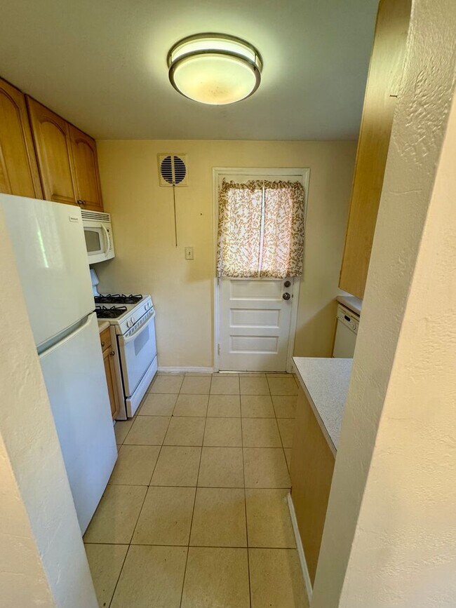 Building Photo - 1076 Thornwood Dr