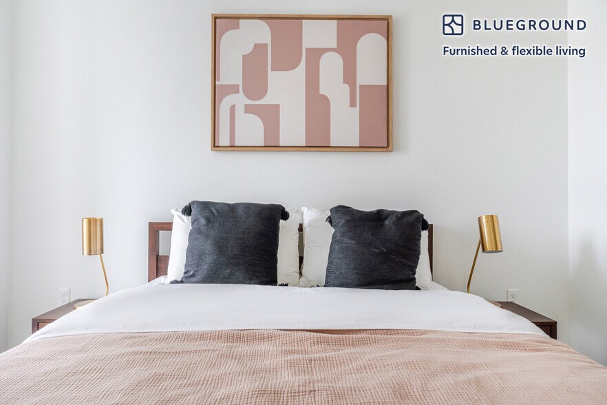 Building Photo - 17675 NE 69th Ct