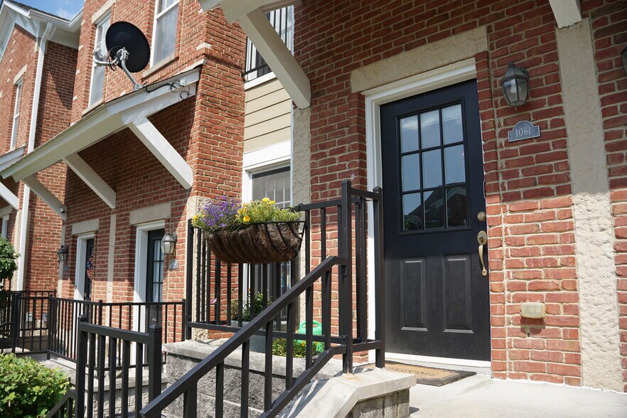 Building Photo - 1061 Reserve Way