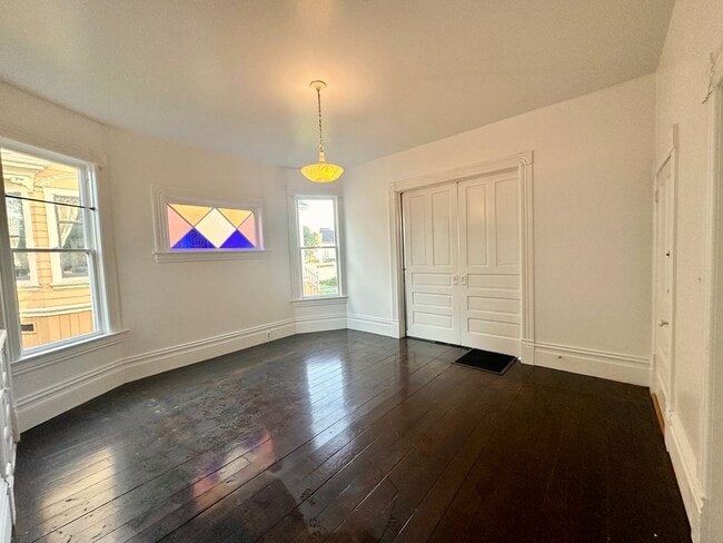 Building Photo - Temple Units