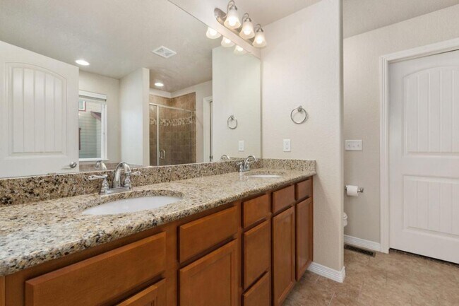 Building Photo - 422 Tahoe Dr