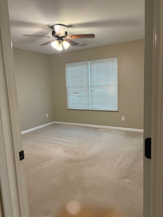 Building Photo - Knoxville 37923 - 3 bedroom, 2.5 bath home...