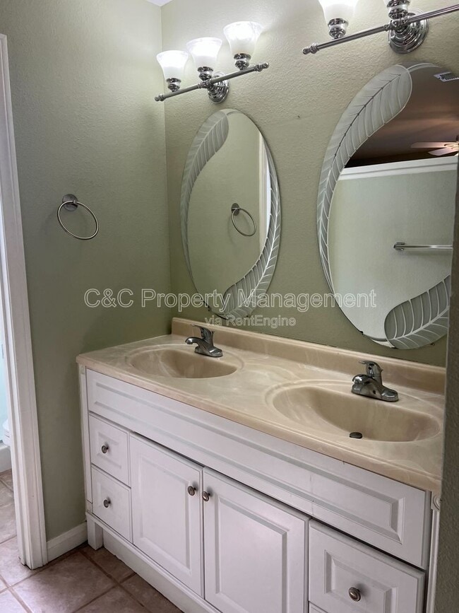 Building Photo - 11206 Fernview Pl