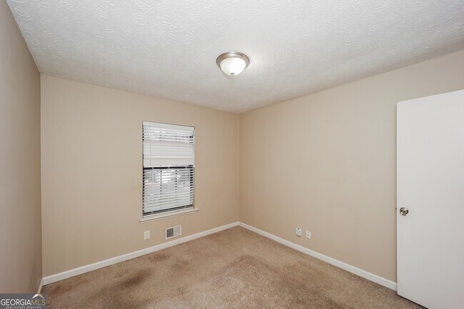 Building Photo - 284 Independence Dr