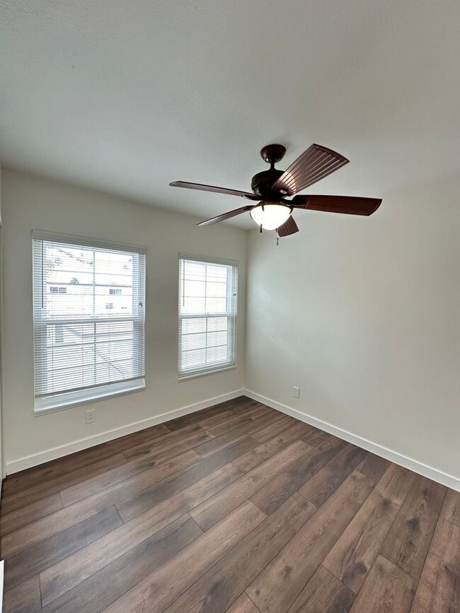 Building Photo - Anaheim 3 Bedroom 2.5 Bath Townhome - 1 Ca...