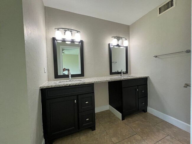 Building Photo - $1,825 ** AVAIL 6/7/25 ** 3 Bed / 2 Bath S...