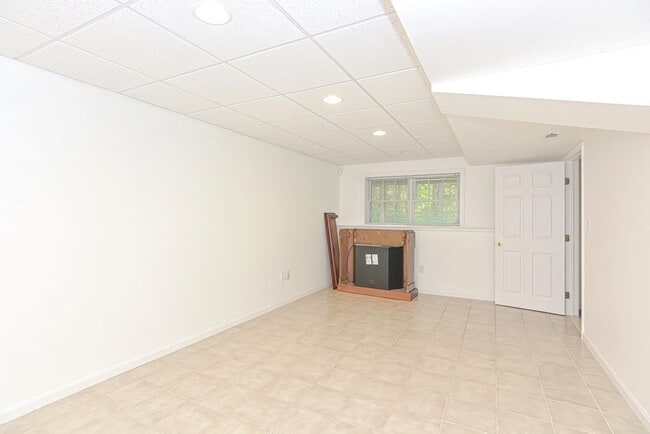 Building Photo - 123 Lordvale Blvd