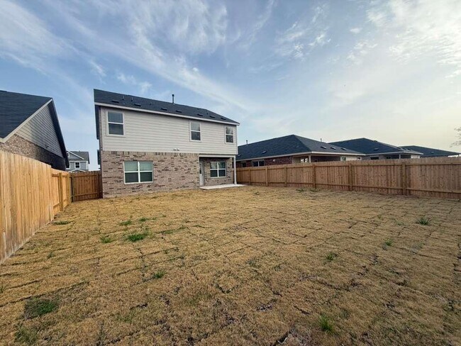 Building Photo - 561 Sormonne Lp