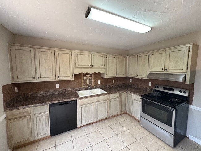 Building Photo - For Rent