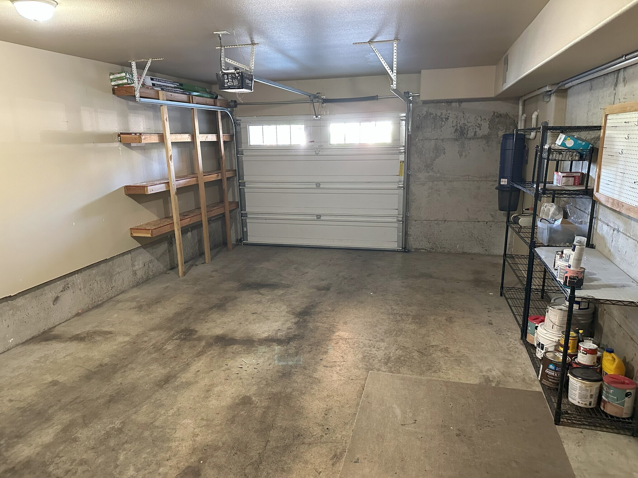 Oversized Garage - 7921 N Denver Avenue