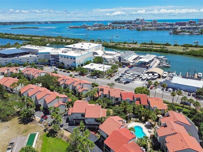 Building Photo - 240 Windward Passage