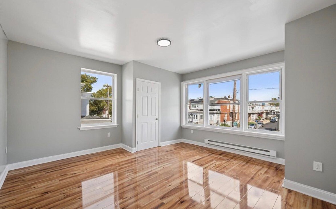 Building Photo - 1018 S 55th St