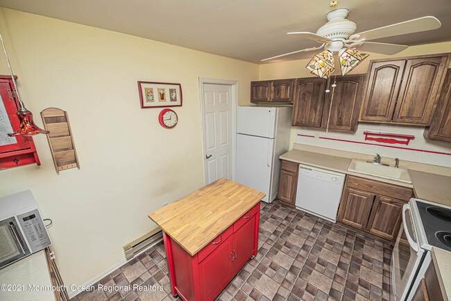 Building Photo - 118 Amberly Dr