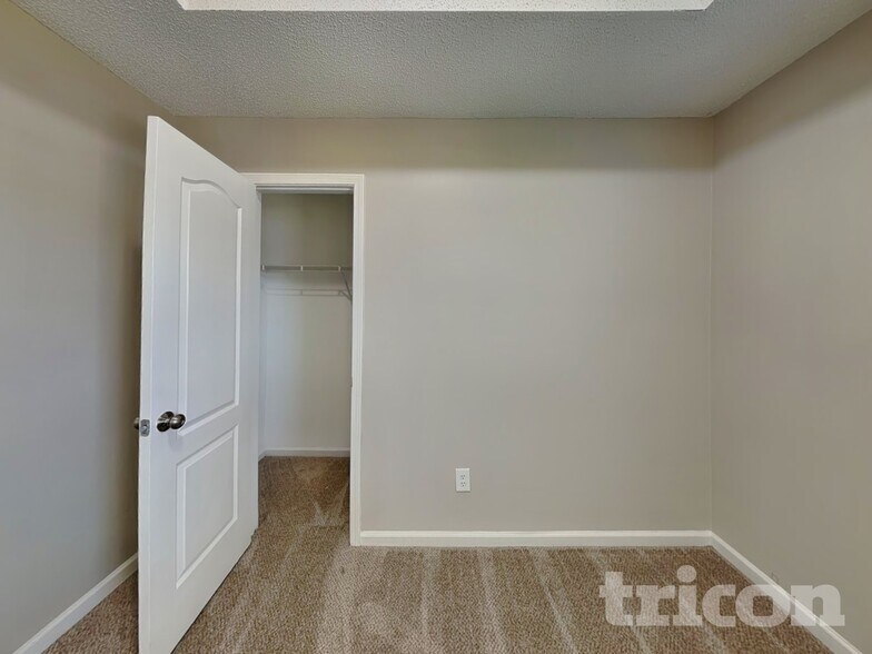 Building Photo - 1806 Dalton Way