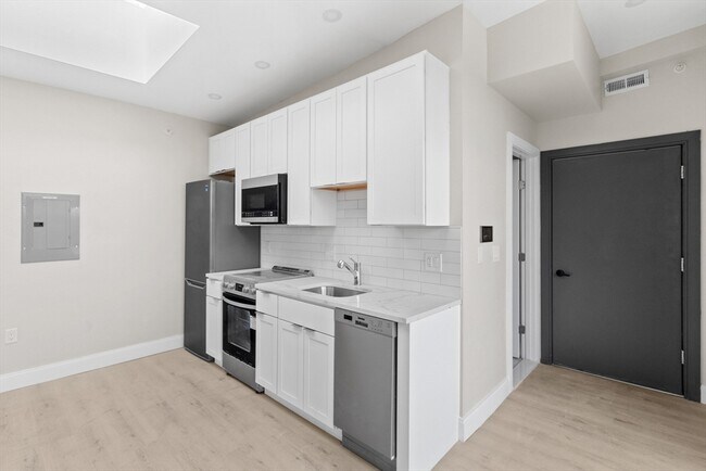 Building Photo - 153 Green St