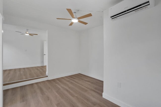 Building Photo - 833 Pinedale Ave