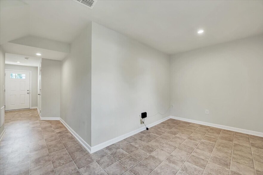 Building Photo - 5941 River Landing Dr