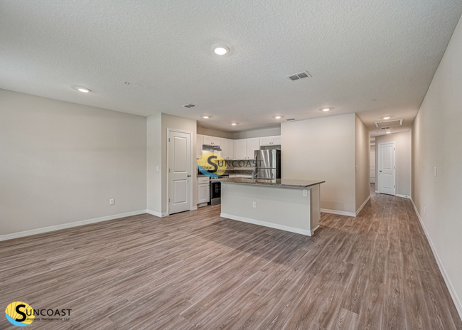 Building Photo - Your New Home Awaits: Stylish 2B/2B Apts w...