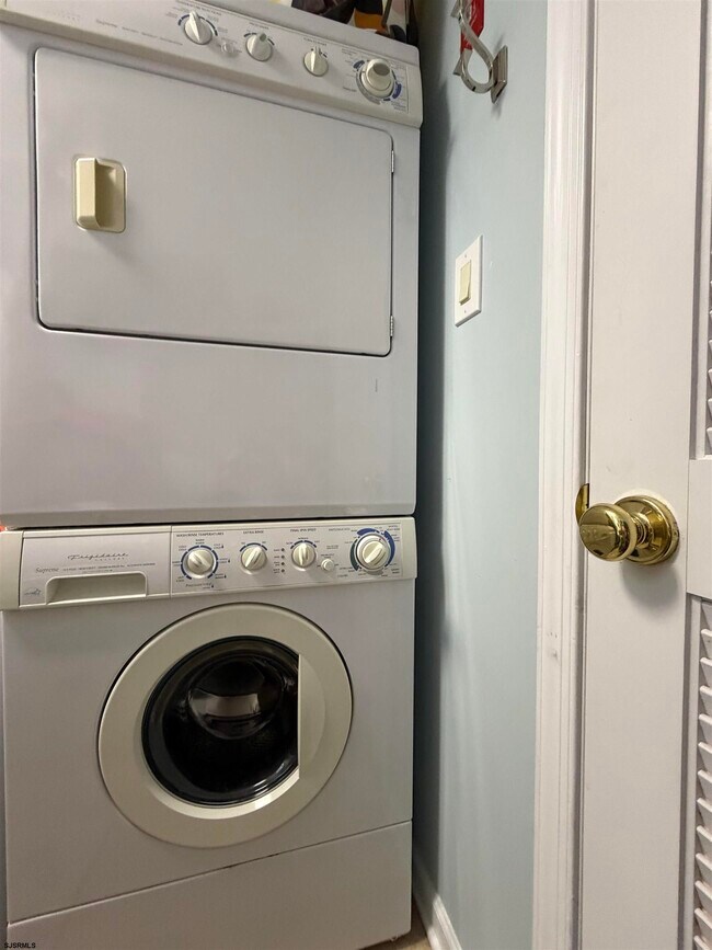 Building Photo - 26 S Coolidge Ave